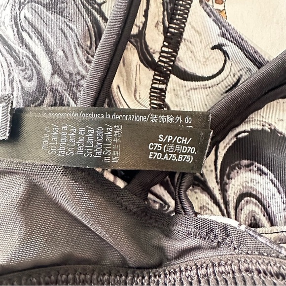 Victoria's Secret Black and White Cut-Out Crop Tank - Picture 4 of 4